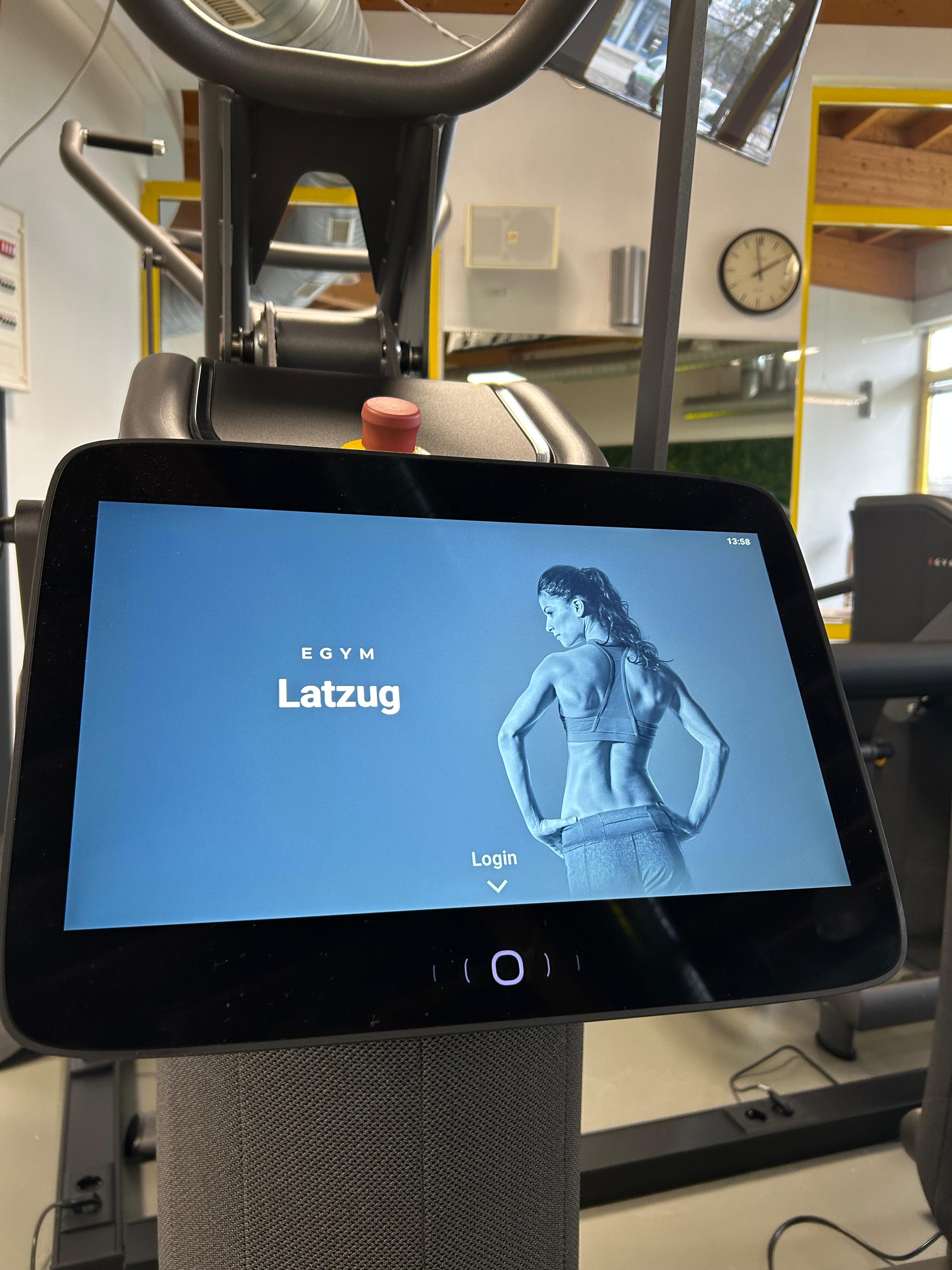 eGym Latzug Screen