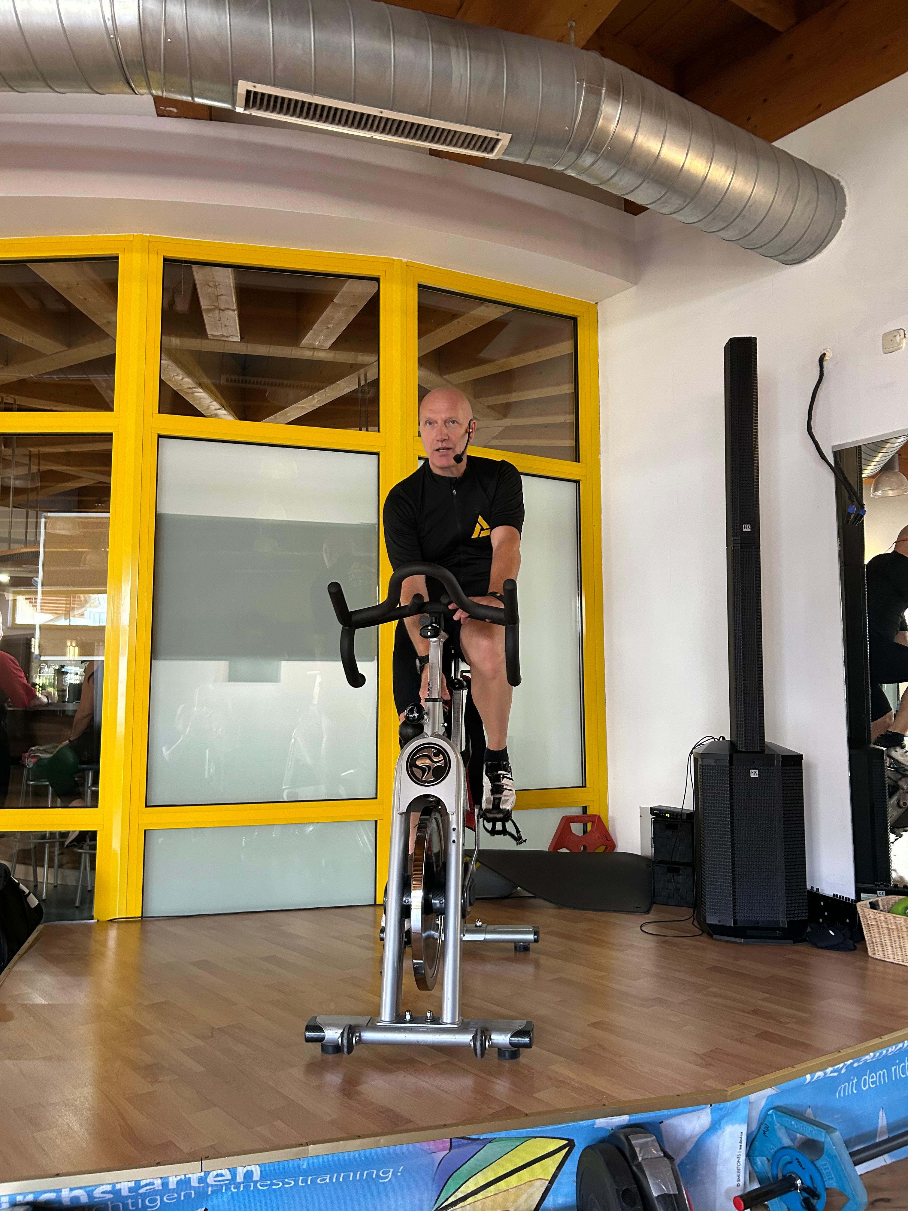 Kursleiter beim Cycling